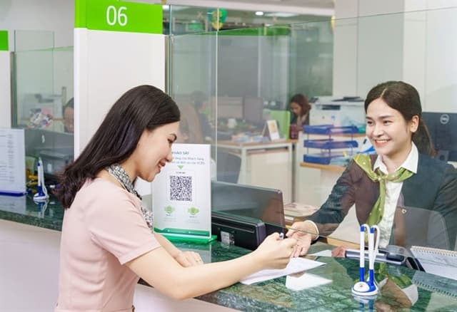 Cash shifts to stock market amid lower interest rates