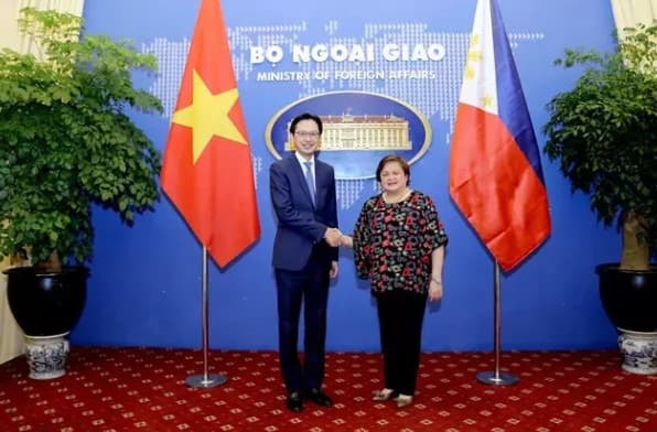 Vietnam, Philippines Foreign Ministries hold first political consultation