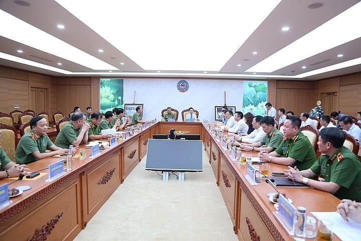 Ministry of Finance, Ministry of Public Security strengthen coordination to ensure national financial security