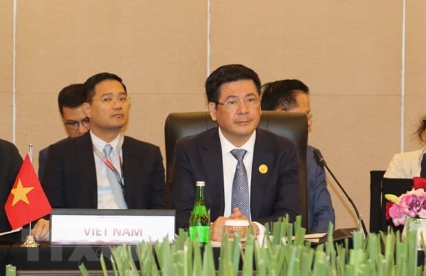 Trade Minister Attends 15th CLMV Economic Minsters’ Meeting