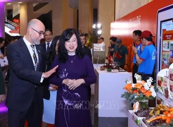 Ceremony marks 50th anniversary of Vietnam-Canada diplomatic relations in Hanoi