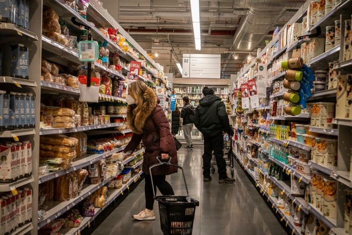 US economy outperforms its peers, US dollar will go up?