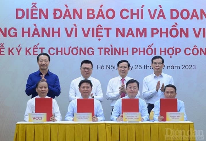 MEDIA AND BUSINESS: Creating Strength through Collaboration