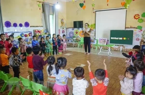 Teachers learn ethnic language to better educate students