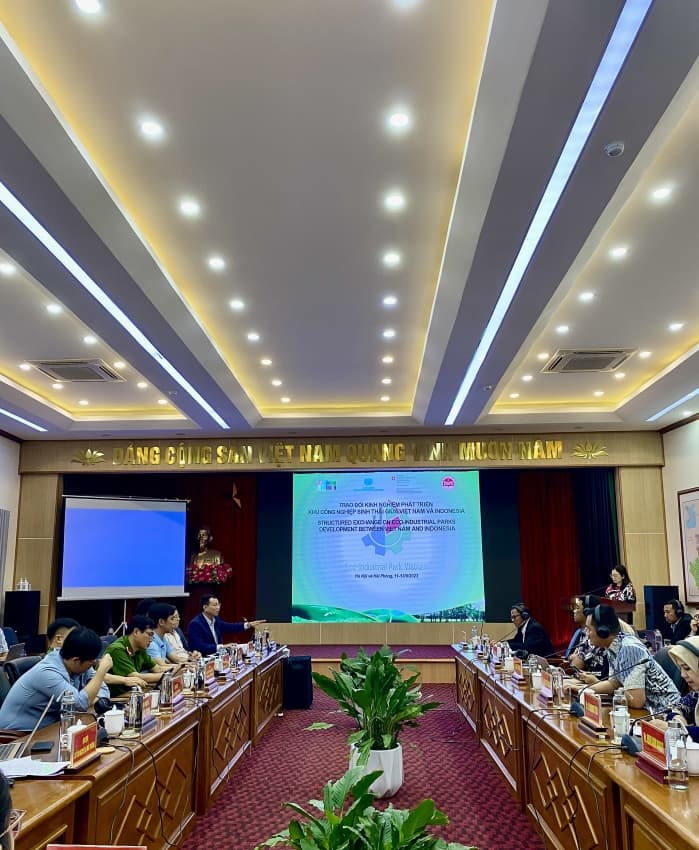 Vietnam and Indonesia share experience to develop eco-industrial park