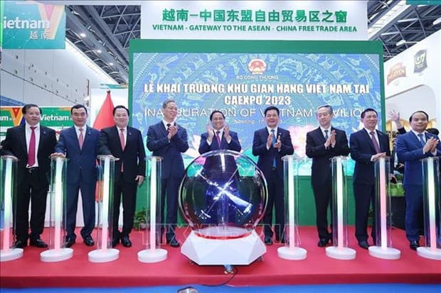 Vietnam hopes to become goods entrepot between ASEAN and China: PM