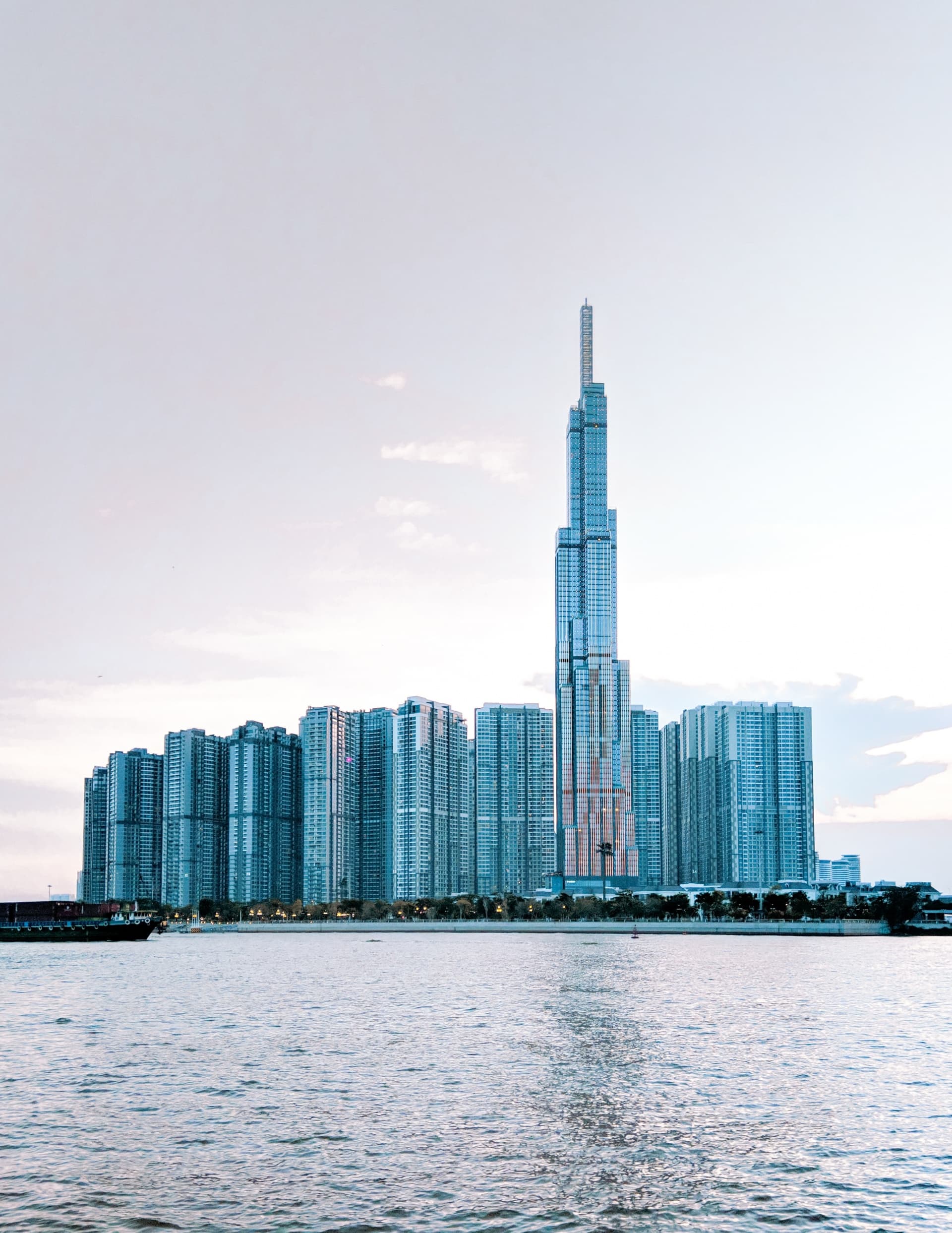 Vinhomes proposes handover of riverside road to Ho Chi Minh City