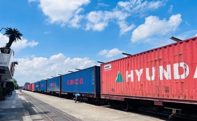 Vietnam enhances transport of farm produce by train to China