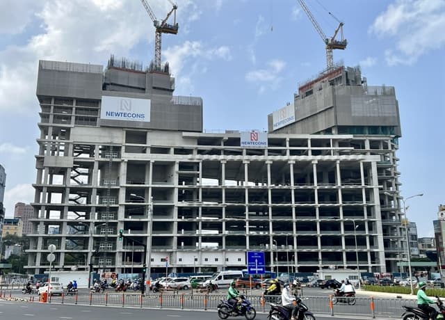 Real estate market challenges to continue until end of 2024: experts