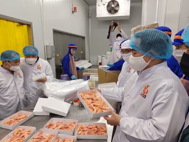 Quảng Ninh Focuses on Developing Processing and Manufacturing Industry