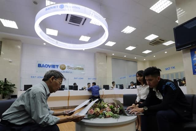 Market awaits 3rd quarter business results