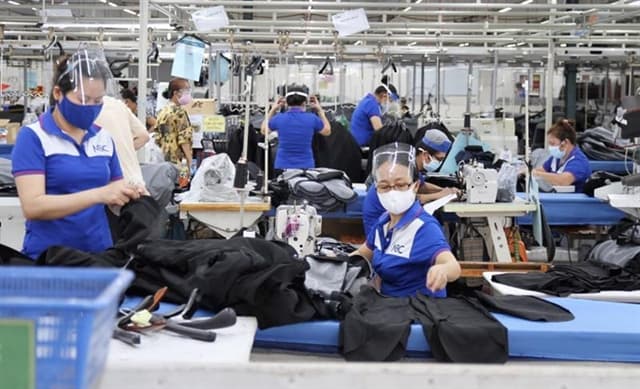 Vietnam employers target “above market” benefit strategies to win talent war