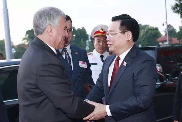 NA Chairman Vuong Dinh Hue, Russian State Duma Chairman hold talks in Hanoi