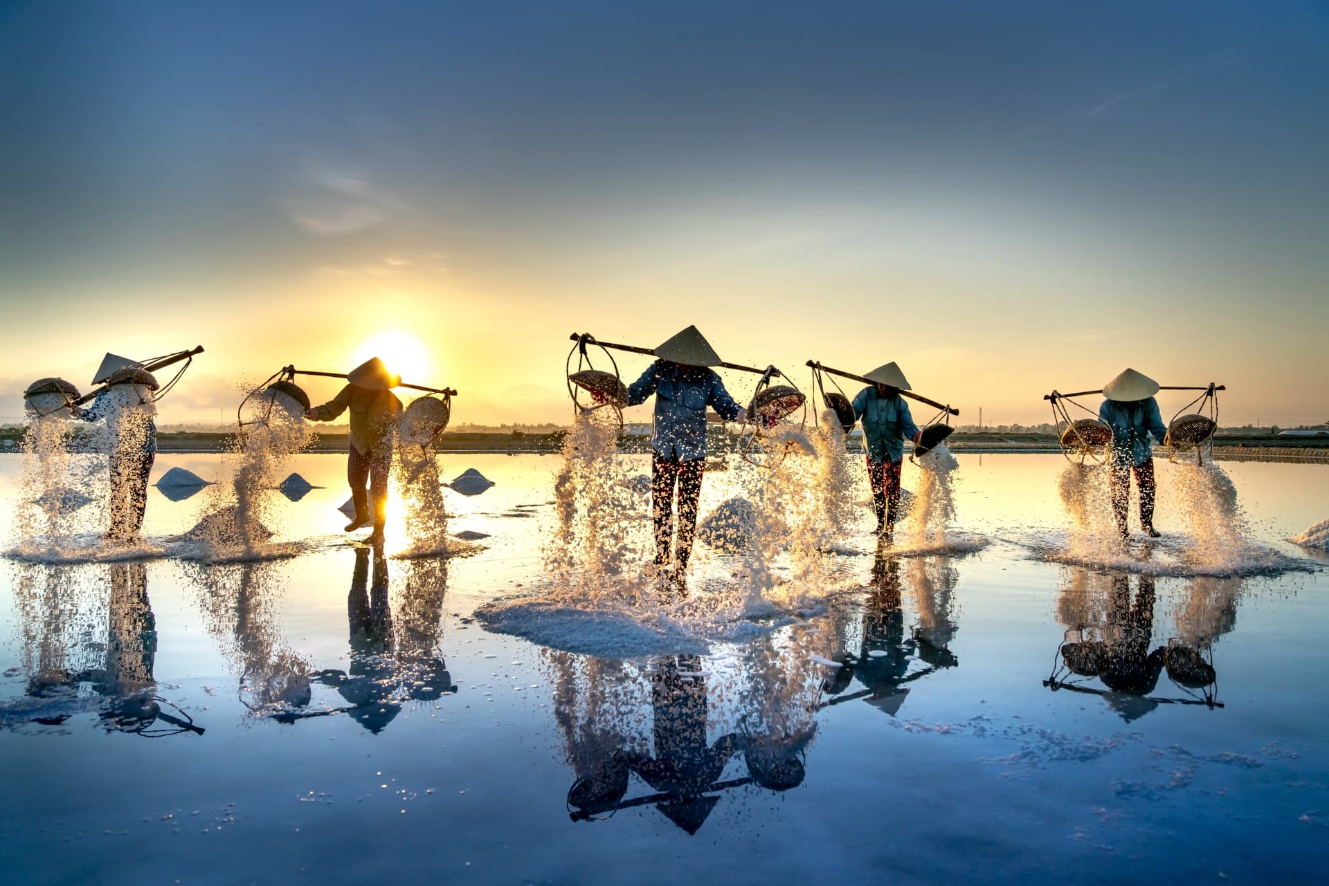 Standard Chartered adjusts Vietnam's 2023 GDP growth forecast to 5 per cent