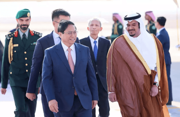 Prime Minister's Gulf Visit: A vibrant fabric made of strong silk