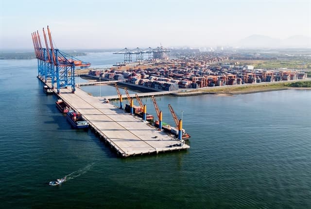 Vietnam looks to develop, maximise modern seaports