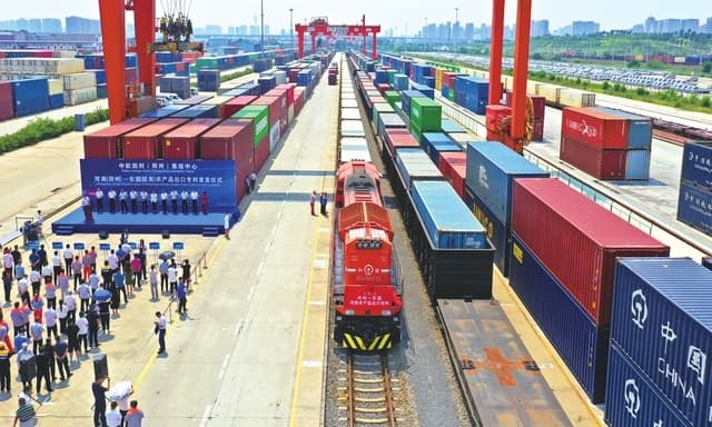 Viet Nam - China Trade Turnover May Touch US$140 Billion in First Ten Months