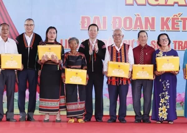President Vo Van Thuong joins great national unity festival in Phu Yen