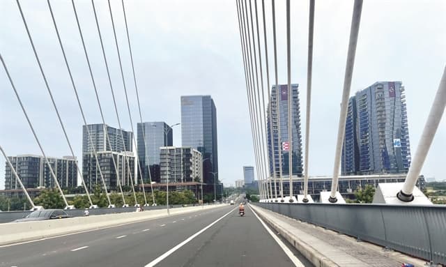 Real estate firms offer higher salaries to attract quality brokers