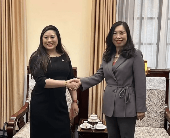 Deputy FM receives US Commodity Futures Trading Commission Caroline Pham