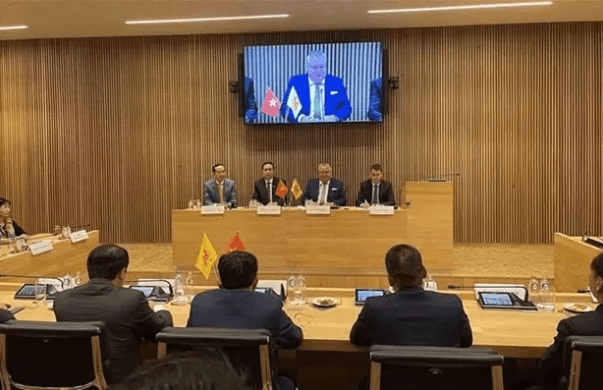 NA Vice Chairman Tran Thanh Man meets Belgium's Walloon Parliament President