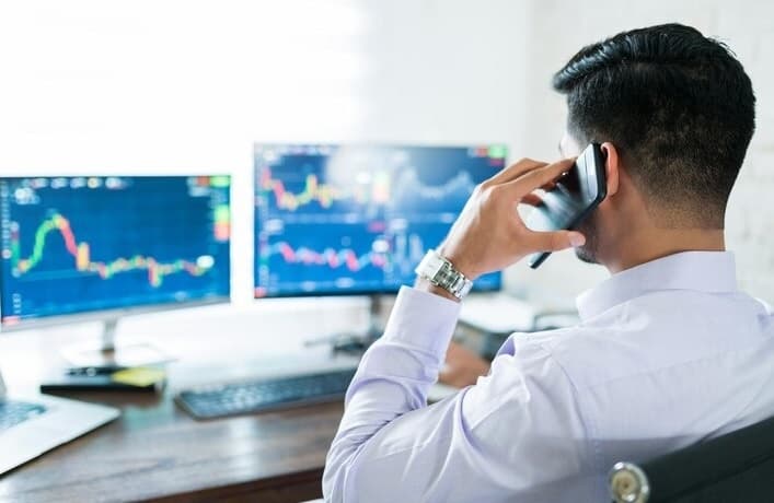 Markets mixed as Fed minutes hint rates to stay higher for longer