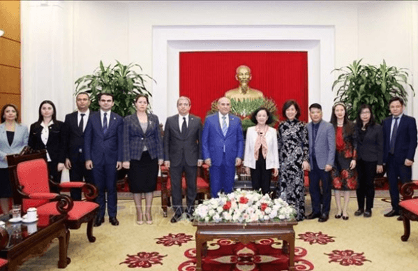 Party Politburo member Truong Thi Mai receives Azerbaijan party official in Hanoi
