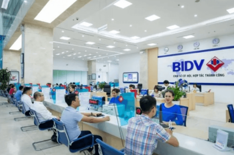 Shares extend gains but liquidity stays low
