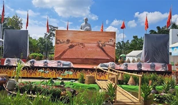Painting made of ST rice in Soc Trang sets Vietnam record