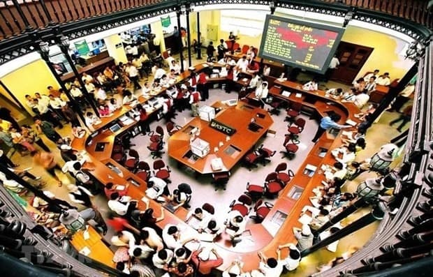 PM Pham Minh Chinh urges efforts to boost safe corporate bond, real estate markets