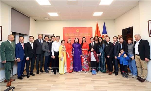 Vice President Vo Thi Anh Xuan meets representatives of Vietnamese community in Norway