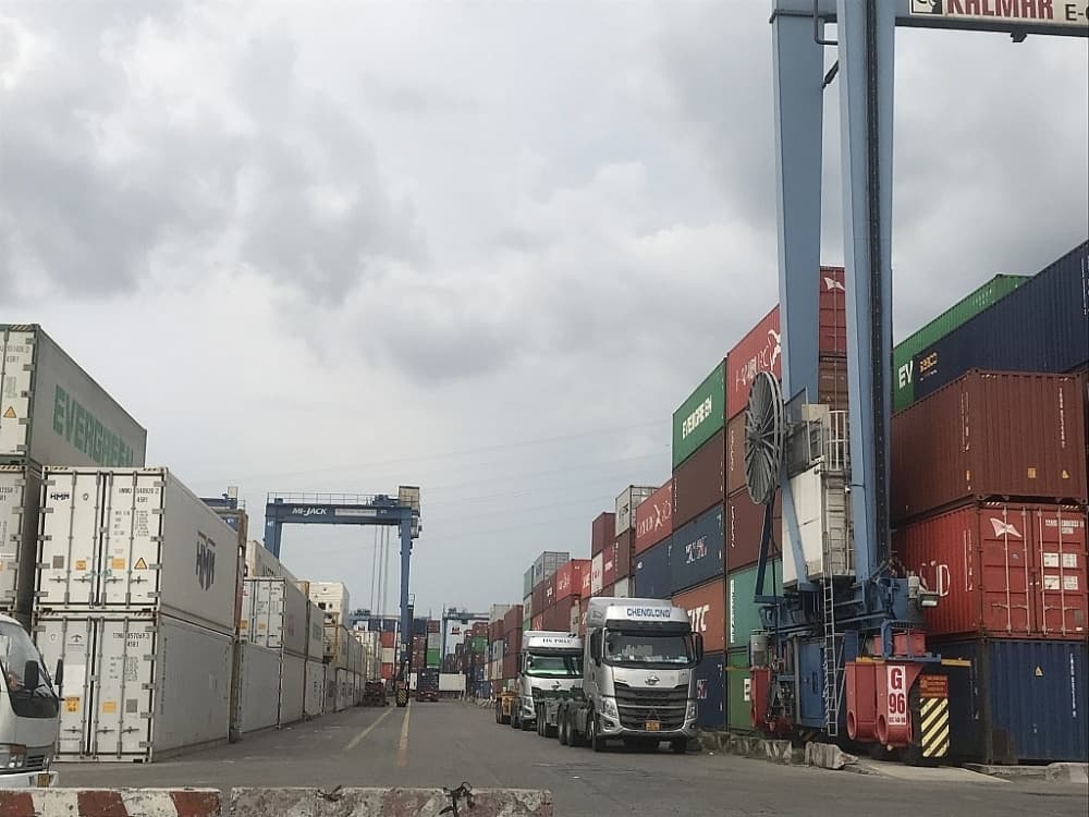 Developing green logistics businesses, aiming for a sustainable supply chain
