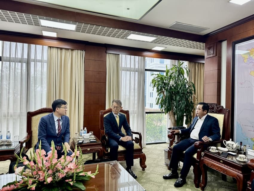 Hai Duong lights the way to facilitate investors from afar