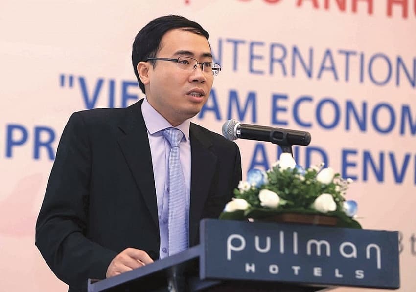 Opening the domestic arena to pharma distribution