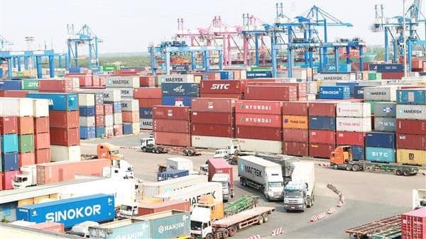Viet Nam Runs Trade Surplus for Eighth Consecutive Year