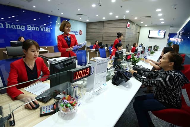 Enterprises in race to raise funds through share issuances