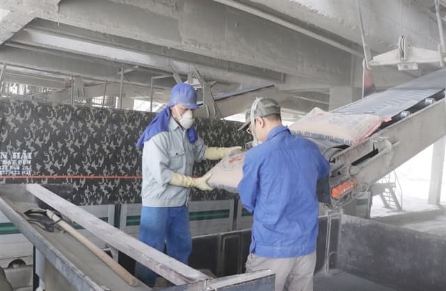 Building material enterprises find ways to overcome difficulties