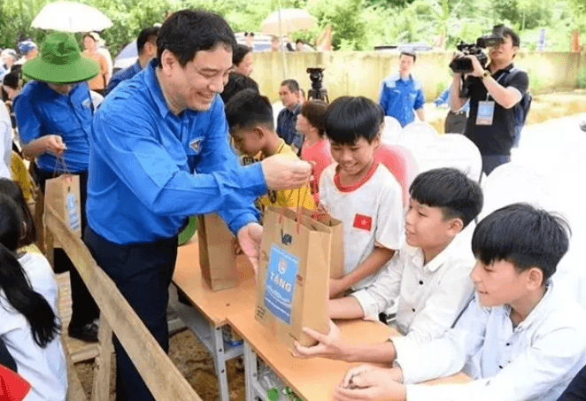 Deputy PM Tran Hong Ha asks for positive changes in children-related affairs in 2024