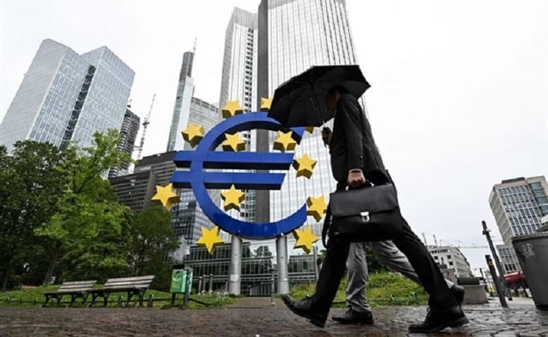 The UK and euro zone may stay in a low growth