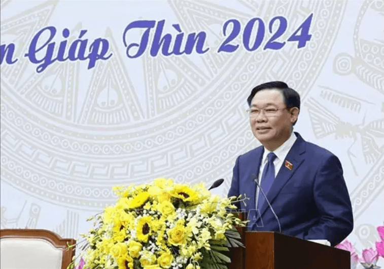NA Chairman Vuong Dinh Hue pays pre-Tet visit to Yen Bai province