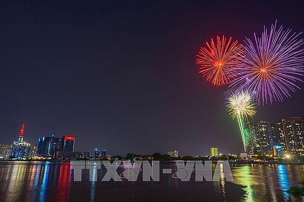 Fireworks displays at 11 places to shine on Ho Chi Minh City's sky on Tet Eve
