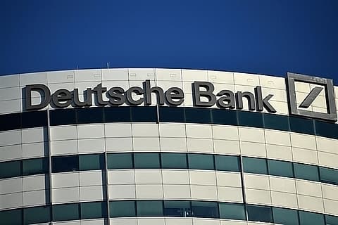Banking giants massively lay off staff