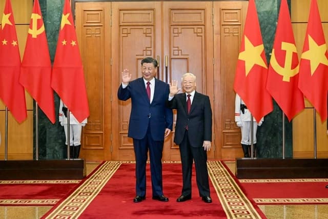 Vietnamese, Chinese Party Chiefs Exchange Lunar New Year Greetings
