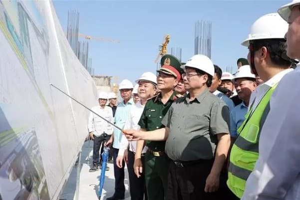 Prime Minister inspects the construction progress of Tan Son Nhat airport’s Terminal 3