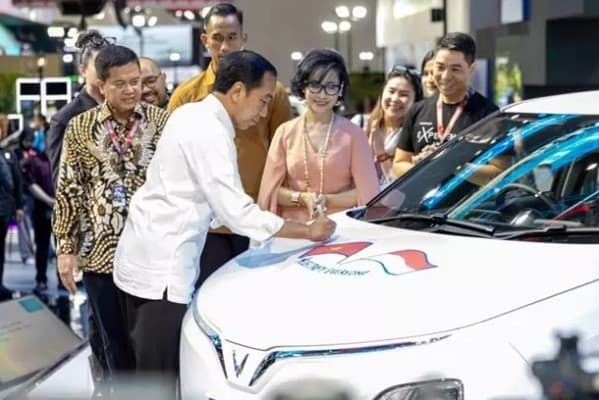 VinFast introduces first right-hand drive electric vehicles: Motor Show (IIMS) 2024