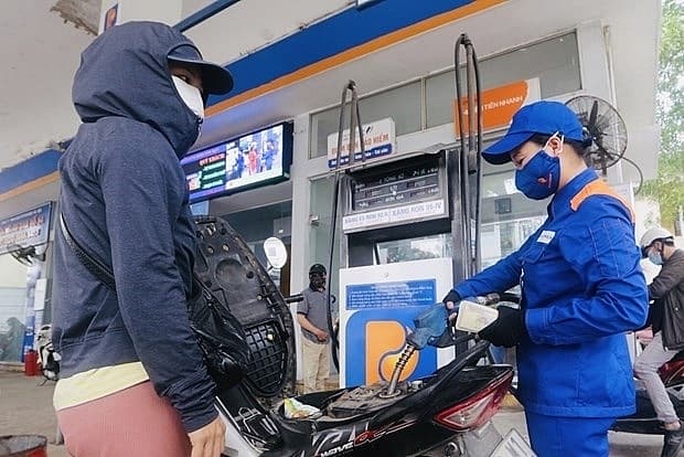 6,144 retail petroleum stores issue invoices after each sale