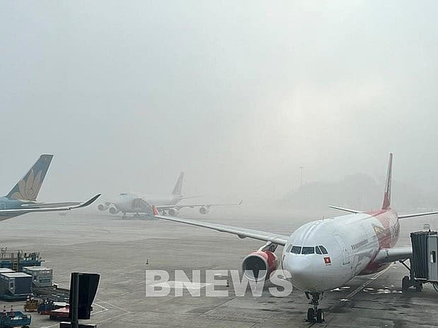 Dense fog forces flights at Vinh airport to delay, reroute