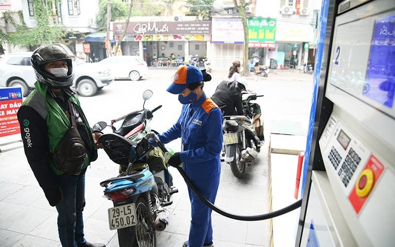 Petrol prices drop by over 300 VND per litre