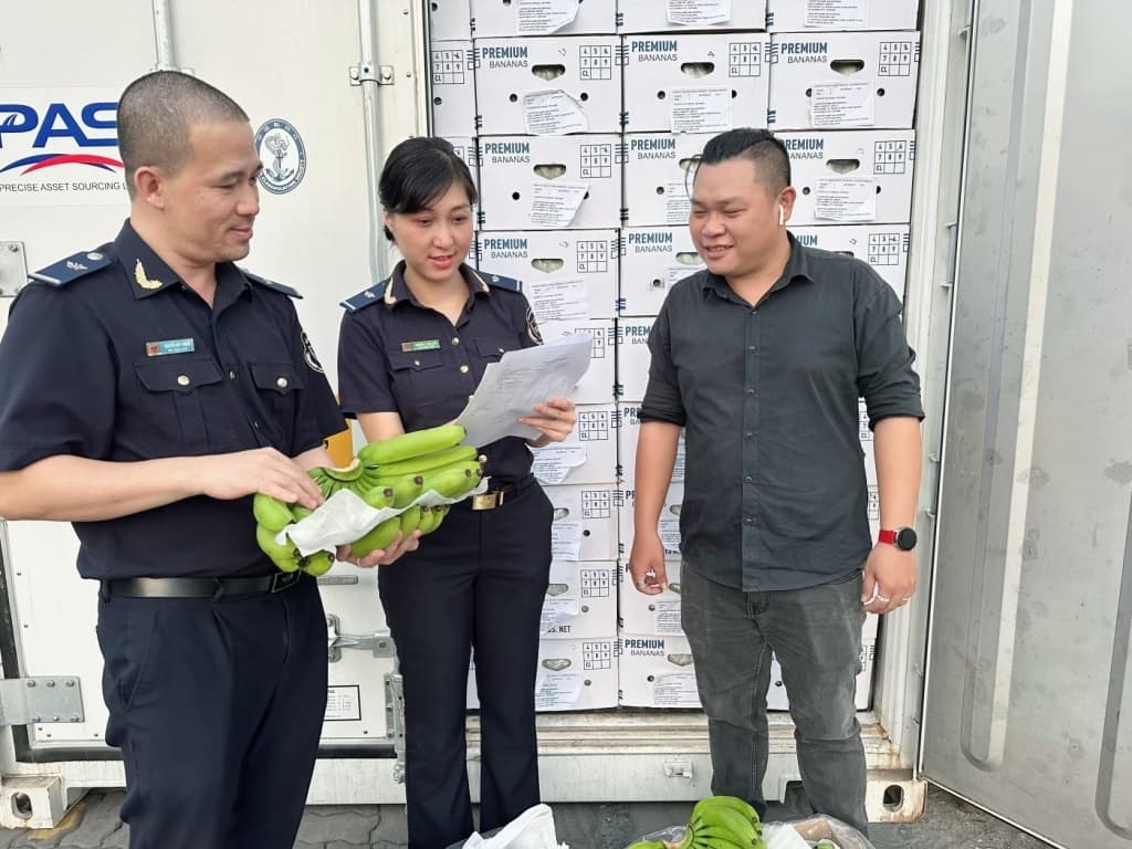 Enterprises kick off exports in the new year
