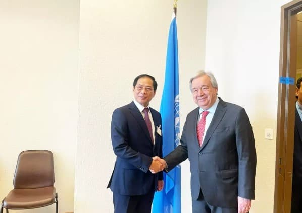 FM Bui Thanh Son meets UN Secretary General, foreign counterparts in Geneva